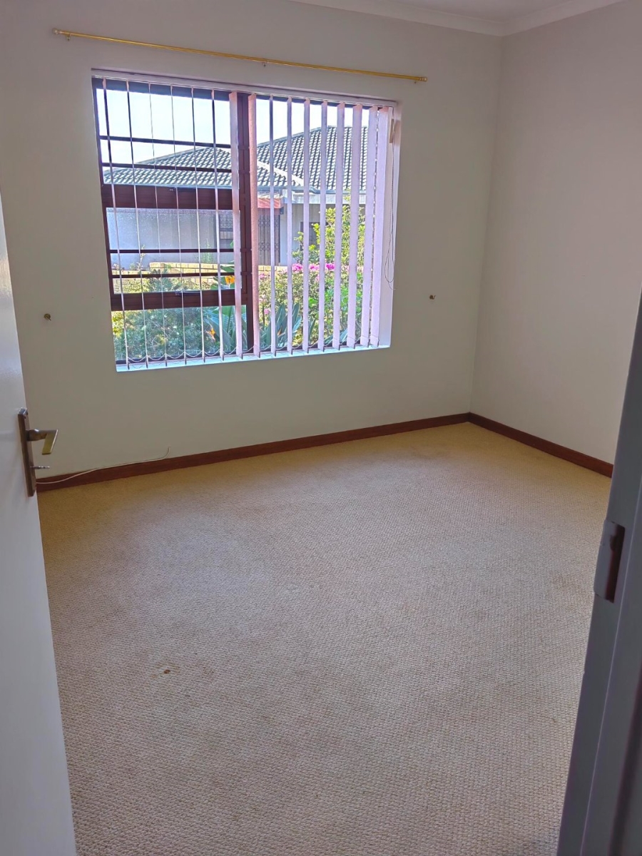 4 Bedroom Property for Sale in Wavecrest Eastern Cape